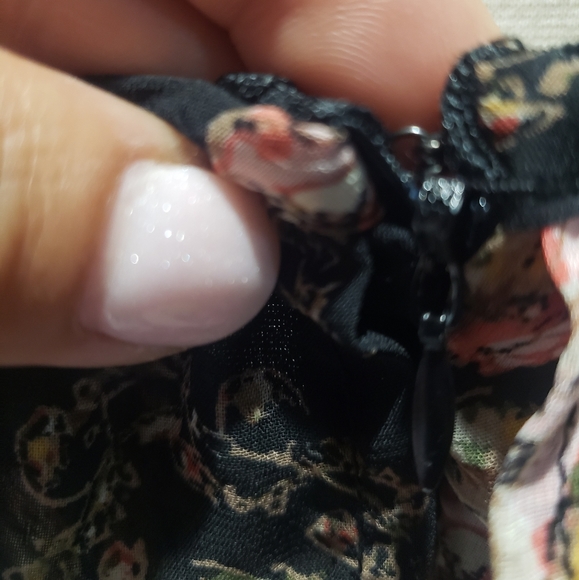 Vintage style floral dress from American Rag. Size M. Flattering black - Picture 5 of 8